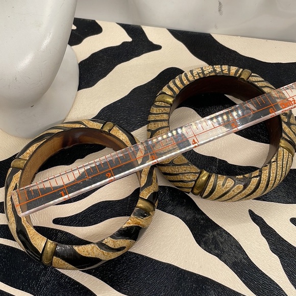 2 Wooden Bracelets Animal Print - Picture 5 of 6